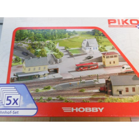 ** Piko 61923 Hobby Bahnhof - Set Contains 5 Buildings Plastic Kit
