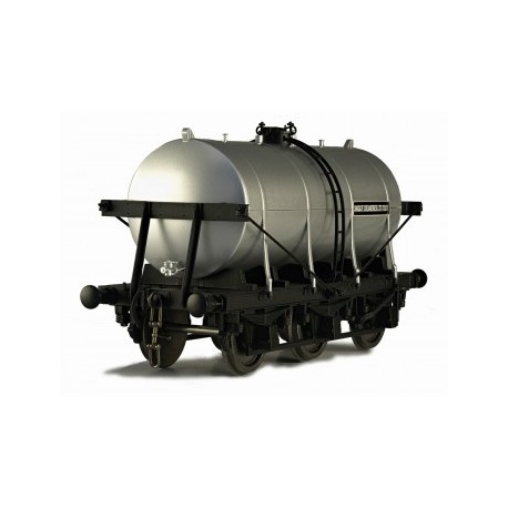 ** Dapol 7F-031-004 O Gauge 6 Wheel Milk Tanker United Creameries