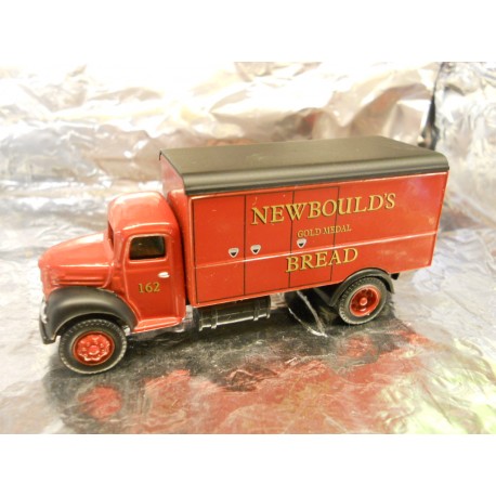** Classix EM7603  Ford Thames ET6 Panel Van " Newboulds Bread ".