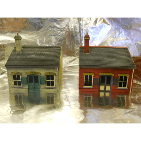 ** Scenix PKEM6111A+B 2 x Ticket Office Buildings with AD Posters 1:76 Scale