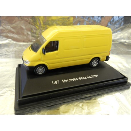 ** Gaugemaster GM302 Mercedes Benz Van Sprinter Yellow 1:87 Scale