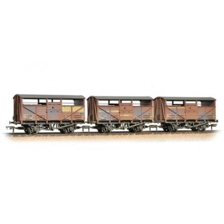 ** Bachmann 37-716 x 2 Triple Pk 8 Ton Cattle Wagon BR Bauxite Weathered