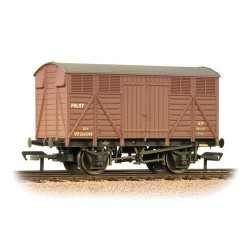** Bachmann 37-754D x 4 12 Ton GWR Fruit Van BR Bauxite (Early) Weathered