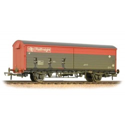 ** Bachmann 38-120C x 2 35 Ton VAA Sliding Door Box Van Railfreight Red & Grey Weathered