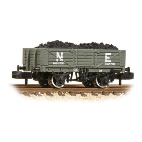 ** Graham Farish 377-062 x 2 5 Plank Wooden Floor Wagon NE with Load