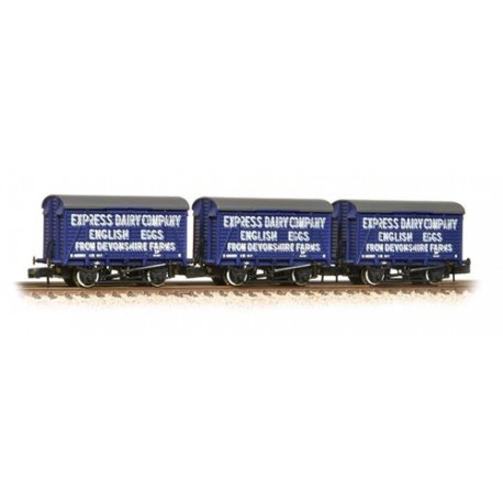 ** Graham Farish 377-440 x 2 12 Ton Southern Planked Ventilated Van 'Express Dairies Eggs' - Triple Pack