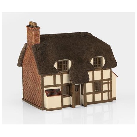 ** Bachmann 44-0019  x 1 Scenecraft Thatched Cottage (Pre-Built)