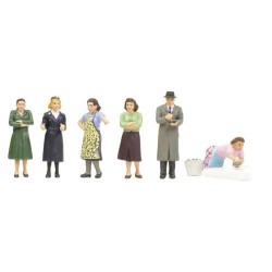 ** Graham Farish 379-319  x 1 Suburban Street Scene (6) Figure Set