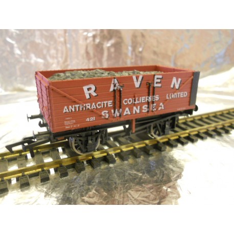** Dapol 4F-071-104 7 Plank Wagon Raven