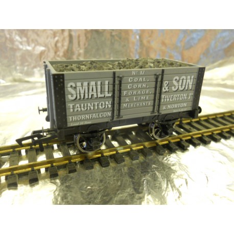 ** Dapol 4F-072-003 7 Plank Wagon 9ft Wheelbase Small & Son