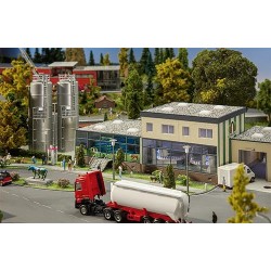 ** Faller 130198 Dairy with Silos Kit V