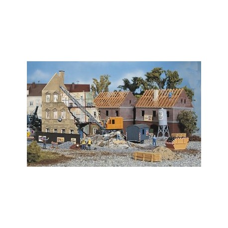 ** Faller 130466 Town House Under Demolition Kit II