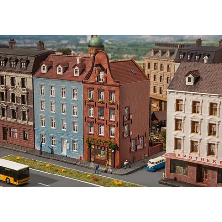 ** Faller 232335 Old Town House with Cigar Shop Kit II