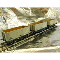 ** Oxford Rail 76MW7014  7 - Plank Mineral Wagon Set ( 3 ) - BR Grey