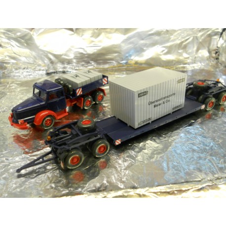 ** Wiking 08513649 Heavy Hauler with Low Loader Trailer and Cargo Load