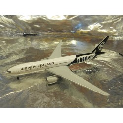 ** Herpa Wings 528450 Air New Zealand Boeing 777-200