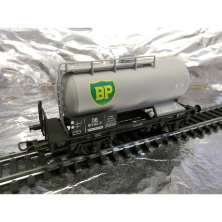 ** Liliput 225021  DB 2 Axel Tanker Wagon  " BP "  Era 3.